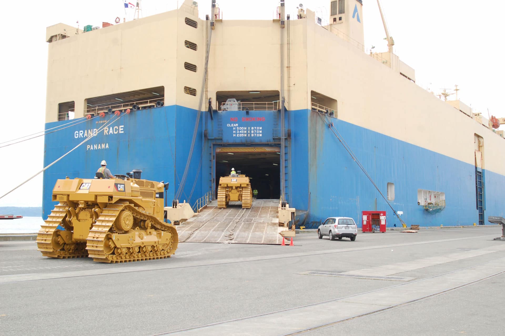 international heavy machinery shipping services
